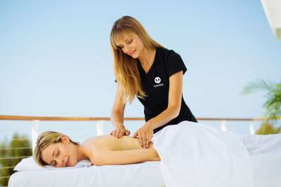 Read more about the article Outdoor Massage and More Surprising Al Fresco Activities